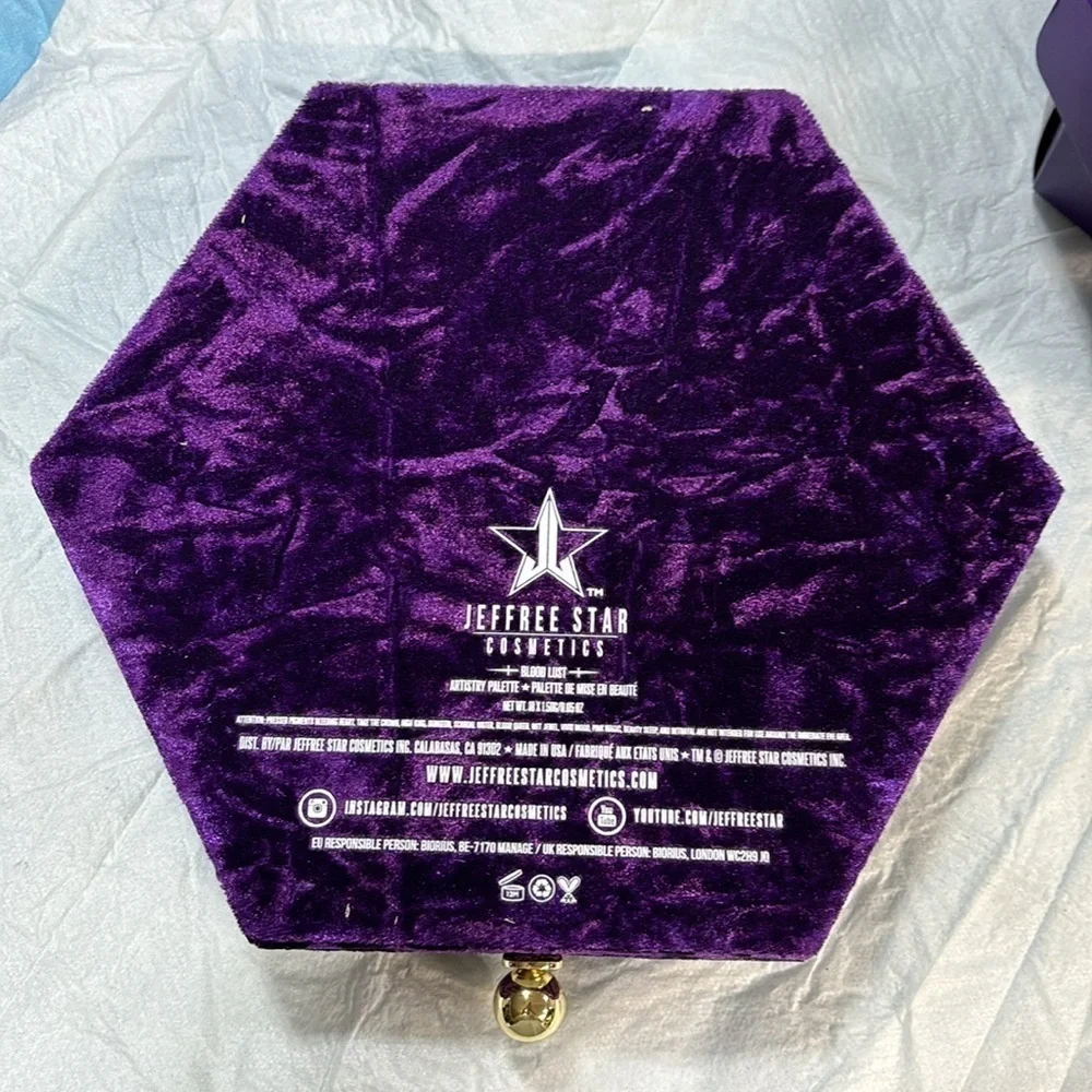 Jeffree Star  Blood Lust Artistry Palette high end jewelry box velvet and gold